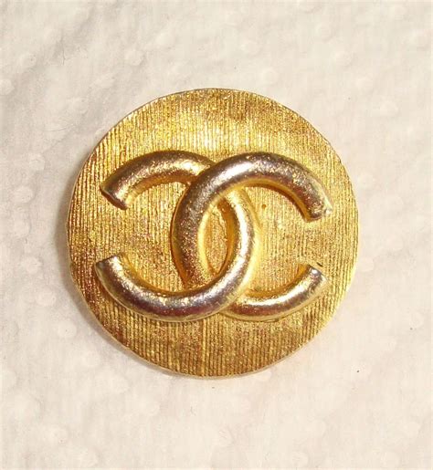 bottoni vintage chanel|antique chanel.